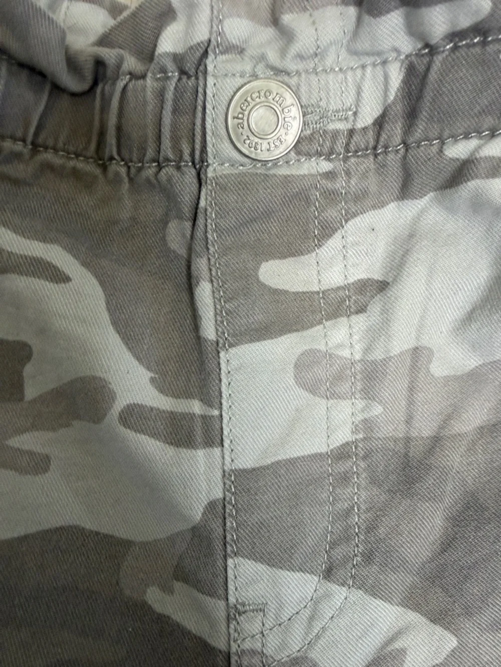 Abercrombie kids Gray Camo Tie-Waist Cargo Shorts girls size 11/12